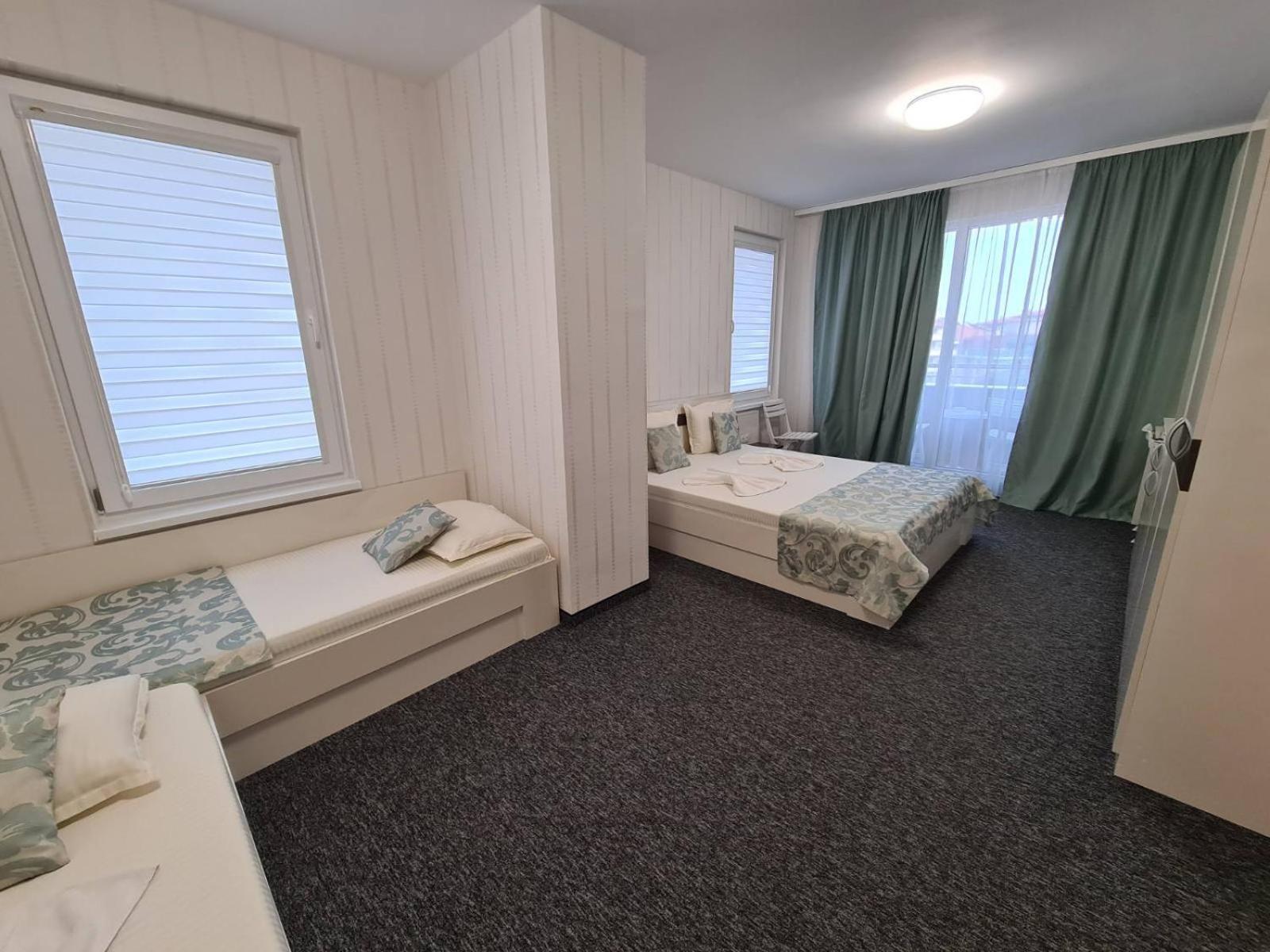Villa Yanevi 拉夫达 外观 照片